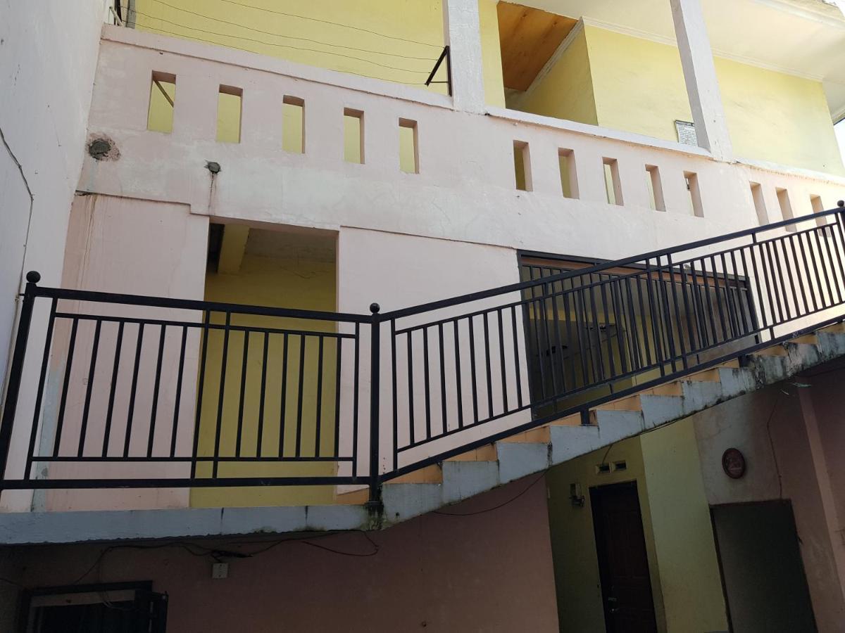 Oyo 93162 Cempaka Syariah Hotel Medan Luaran gambar