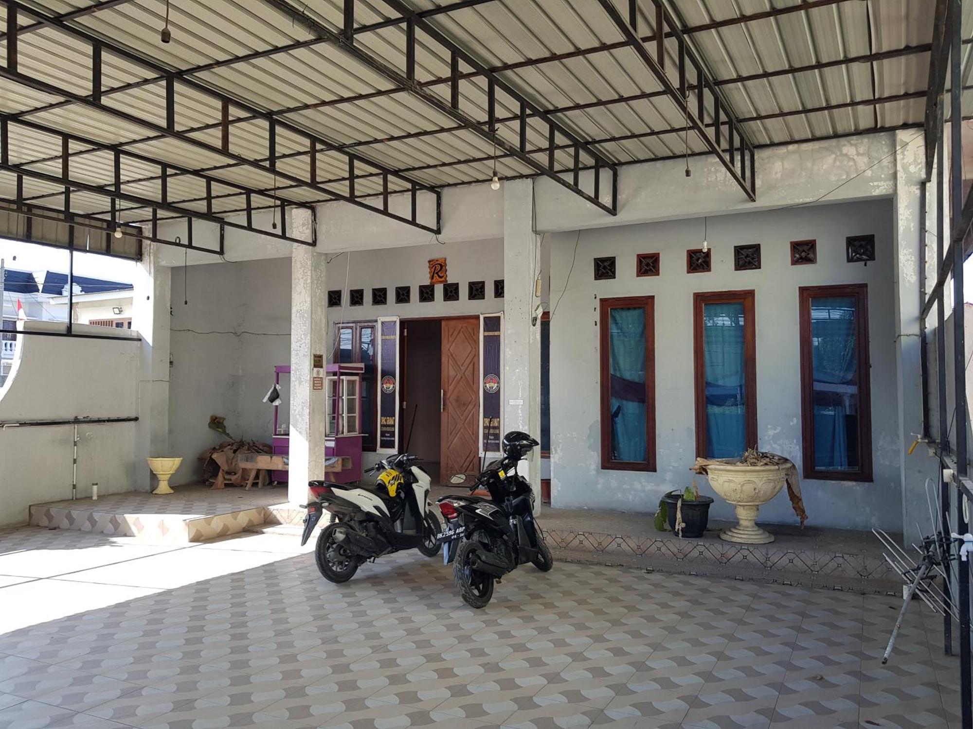 Oyo 93162 Cempaka Syariah Hotel Medan Luaran gambar